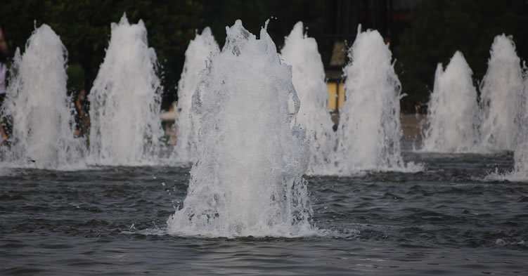 shooting-water-2961280905791QFBR